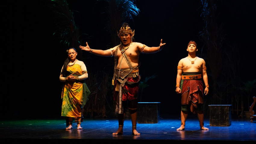 Kesenian Tradisional: gendring, rodat, teater.