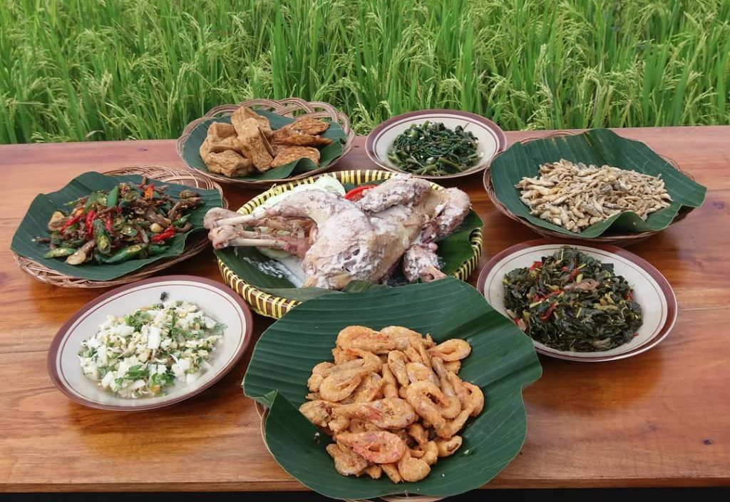 Industri makanan Tradisional: emping, ingkung, dan gula kelapa