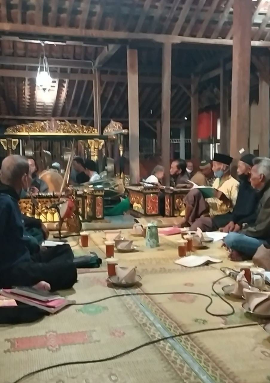 Pertunjukan Kesenian Tradisional: Karawitan, Macapat, Thek-thek dan lain-lain