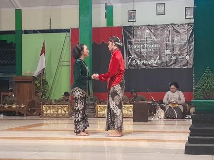 Kesenian tradisional seperti gendring rodat, macapat dan teater