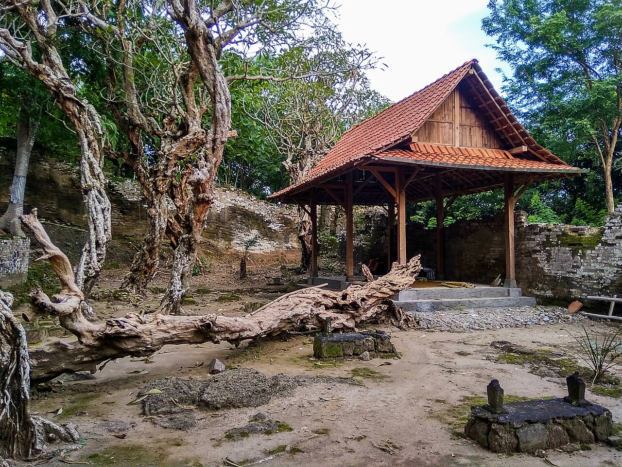Cagar Masjid Agung Segarayasa, Situs Makam Ratu Malang Gunung Kelir, Bumi Mataram Pleret