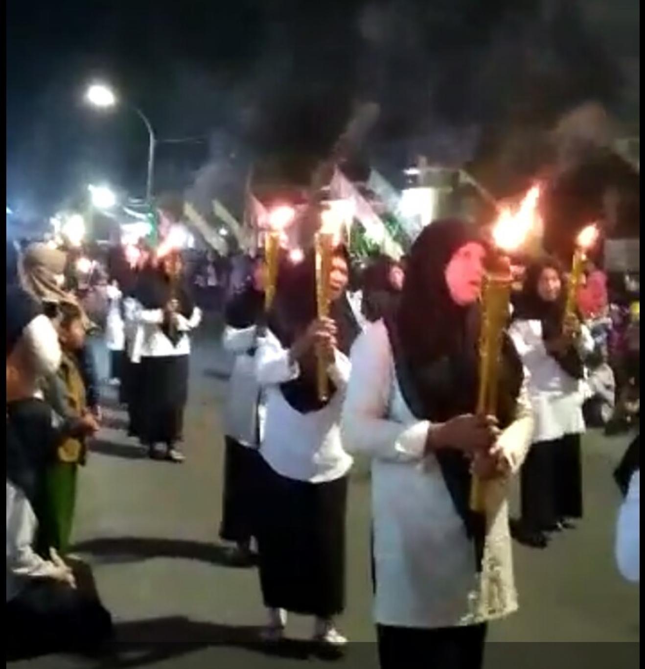 Tradisi Obor Lebaran di Ringinharjo